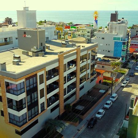1089 - Praia de Bombinhas novíssimo 02 dormitórios Exterior foto